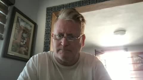 Hola online show from February 5, 2025, 6:15 pm