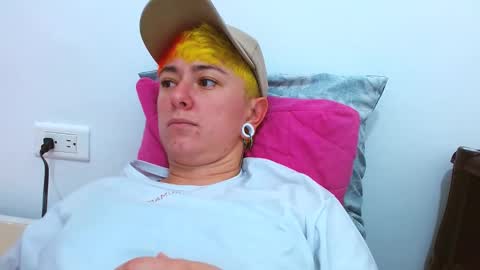 Blue online show from December 18, 2025, 8:37 pm