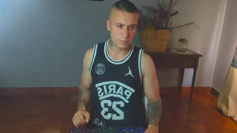 tomDavisXl online show from May 3, 2026, 9:54 pm