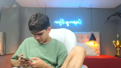 Snapshot of tommy18__ chatting on February 25, 2025, 5:41 am Tommy online show from February 25, 2025, 5:41 am