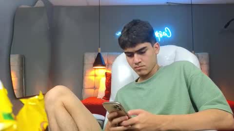 Snapshot of tommy18__ chatting on February 25, 2025, 8:47 am Tommy online show from February 25, 2025, 8:47 am