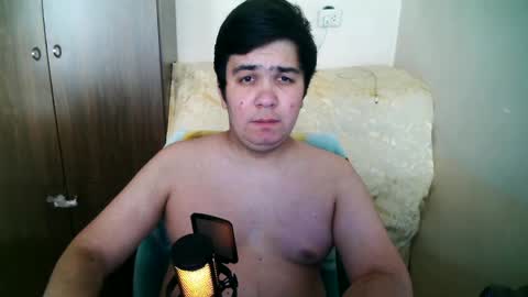 Snapshot of tommy99gg chatting on May 20, 2026, 12:44 pm tommy99gg online show from May 20, 2026, 12:44 pm