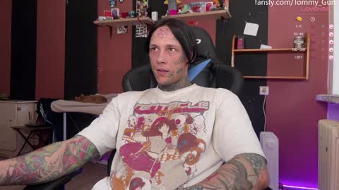 Snapshot of tommy__gun_ chatting on December 14, 2024, 12:23 pm Tommy and Katana online show from December 14, 2024, 12:23 pm