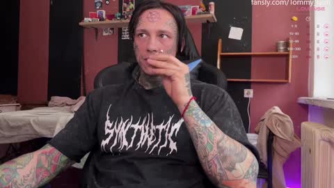 Snapshot of tommy__gun_ chatting on December 15, 2024, 8:41 am Tommy and Katana online show from December 15, 2024, 8:41 am