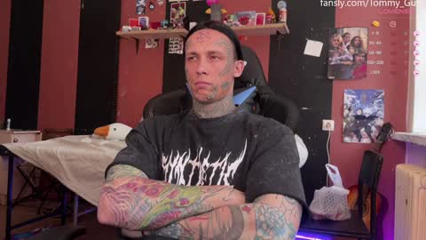 Snapshot of tommy__gun_ chatting on December 16, 2024, 11:44 am Tommy and Katana online show from December 16, 2024, 11:44 am