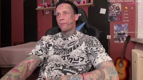 Snapshot of tommy__gun_ chatting on December 18, 2024, 8:14 pm Tommy and Katana online show from December 18, 2024, 8:14 pm