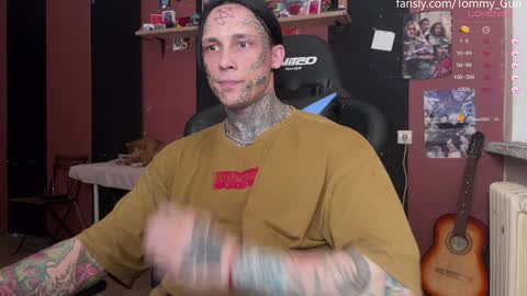 Snapshot of tommy__gun_ chatting on December 20, 2024, 4:14 pm Tommy and Katana online show from December 20, 2024, 4:14 pm