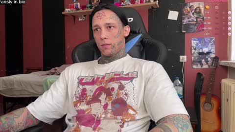 Snapshot of tommy__gun_ chatting on December 24, 2024, 8:44 am Tommy and Katana online show from December 24, 2024, 8:44 am