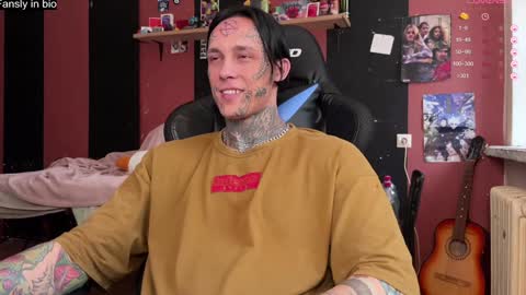 Snapshot of tommy__gun_ chatting on December 27, 2024, 8:35 am Tommy and Katana online show from December 27, 2024, 8:35 am