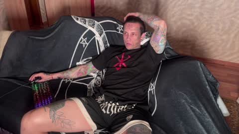 Snapshot of tommy__gun_ chatting on January 30, 2025, 3:29 pm Tommy and Katana online show from January 30, 2025, 3:29 pm