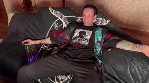 Snapshot of tommy__gun_ chatting on February 2, 2025, 4:32 pm Tommy and Katana online show from February 2, 2025, 4:32 pm