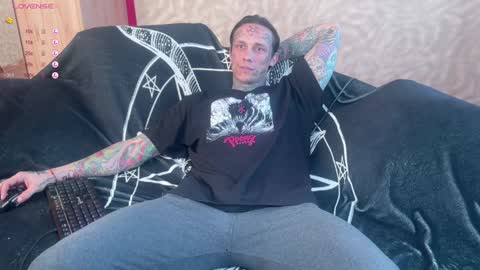 Snapshot of tommy__gun_ chatting on February 8, 2025, 12:28 pm Tommy and Katana online show from February 8, 2025, 12:28 pm