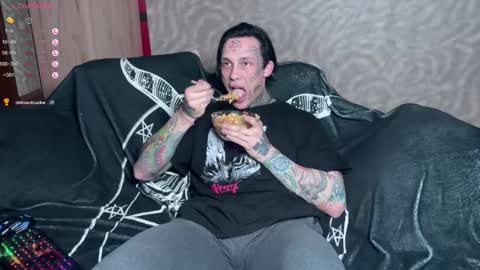 Snapshot of tommy__gun_ chatting on February 9, 2025, 4:40 pm Tommy and Katana online show from February 9, 2025, 4:40 pm