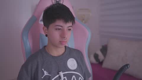 Blue  online show from November 19, 2025, 12:38 pm