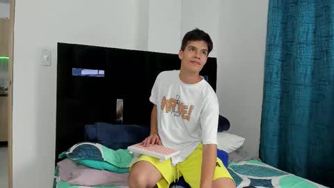 Snapshot of tommy_carlos chatting on October 4, 2025, 8:12 am   online show from October 4, 2025, 8:12 am