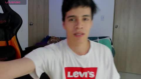 Snapshot of tommy_carlos chatting on October 23, 2025, 2:00 am   online show from October 23, 2025, 2:00 am