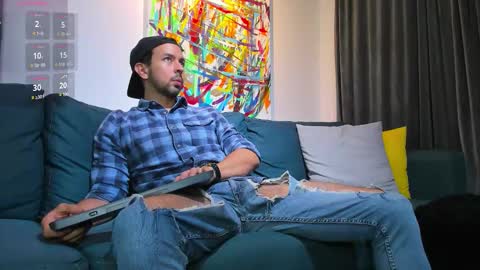 tommy_raym0ndg online show from October 5, 2025, 11:46 pm