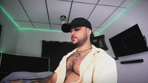 tommy_sccott online show from February 3, 2026, 9:31 pm