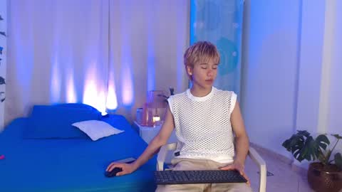 Snapshot of tommyfoxboy chatting on January 4, 2025, 1:10 pm Tommy Foxboy online show from January 4, 2025, 1:10 pm