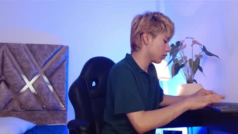 Snapshot of tommyfoxboy chatting on January 19, 2025, 5:18 pm Tommy Foxboy online show from January 19, 2025, 5:18 pm