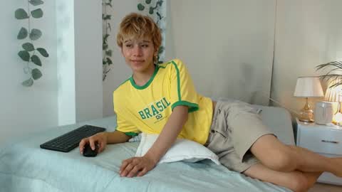 Snapshot of tommyfoxboy chatting on January 31, 2025, 4:17 pm Tommy Foxboy online show from January 31, 2025, 4:17 pm