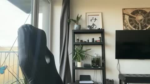 Thomas Fit online show from November 14, 2025, 9:41 am