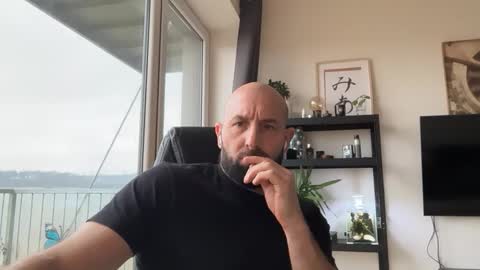 Thomas Fit online show from December 4, 2025, 10:24 am