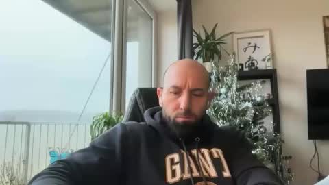 Thomas Fit online show from December 18, 2025, 7:58 am