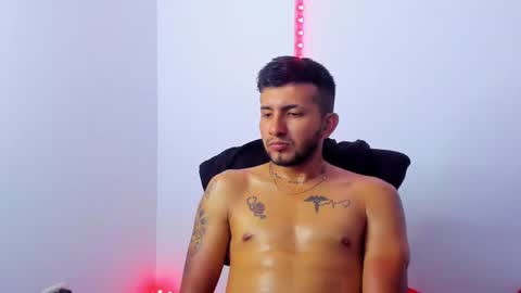 tomstonne_ online show from September 12, 2025, 10:43 pm