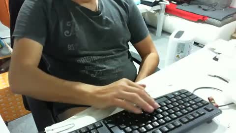 Tom online show from October 5, 2025, 7:56 pm