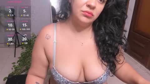 lady blue online show from November 22, 2025, 10:47 am