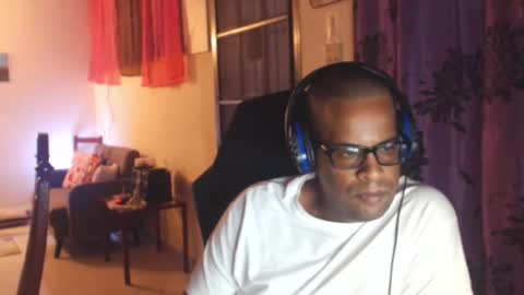 Snapshot of toni2814 chatting on January 4, 2025, 2:03 am Antonio online show from January 4, 2025, 2:03 am