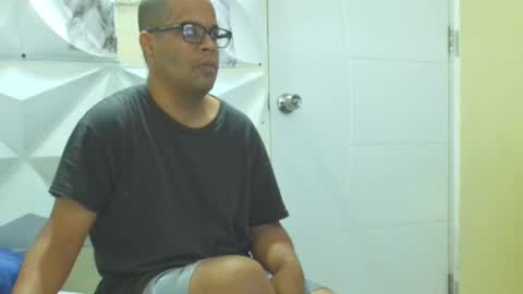 Snapshot of toni2814 chatting on February 12, 2025, 12:22 pm Antonio online show from February 12, 2025, 12:22 pm