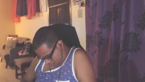 Snapshot of toni2814 chatting on October 8, 2025, 2:20 am Antonio online show from October 8, 2025, 2:20 am