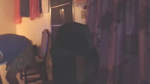 Snapshot of toni2814 chatting on October 13, 2025, 2:33 am Antonio online show from October 13, 2025, 2:33 am