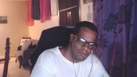 Snapshot of toni2814 chatting on October 20, 2025, 2:01 am Antonio online show from October 20, 2025, 2:01 am