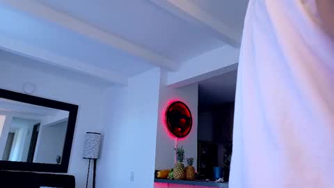 tony muscle1 online show from October 25, 2025, 9:53 pm