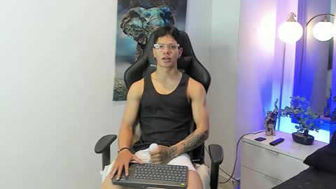 tony_petrov online show from December 1, 2025, 12:21 pm