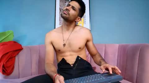 Snapshot of tonycosta_ chatting on October 4, 2025, 1:58 am Tony online show from October 4, 2025, 1:58 am