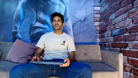 Snapshot of tonycosta_ chatting on October 21, 2025, 12:44 am Tony online show from October 21, 2025, 12:44 am