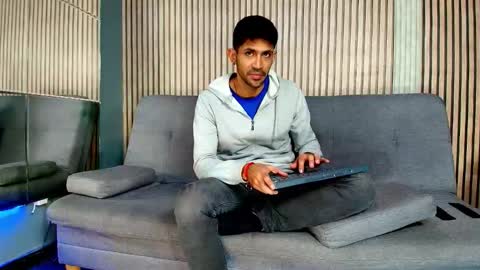 Snapshot of tonycosta_ chatting on October 31, 2025, 12:22 am Tony online show from October 31, 2025, 12:22 am