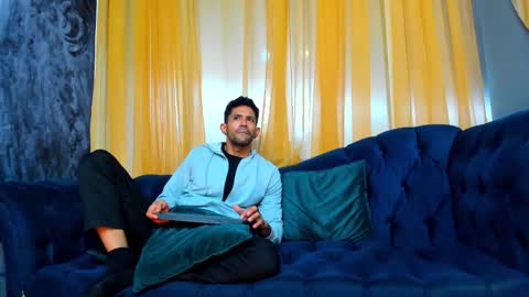 Snapshot of tonycosta_ chatting on October 31, 2025, 2:29 pm Tony online show from October 31, 2025, 2:29 pm