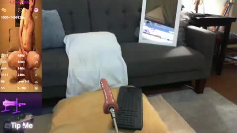 Snapshot of tonyluv3000 chatting on September 26, 2025, 2:32 pm Tony Luv Fuck Machine online show from September 26, 2025, 2:32 pm