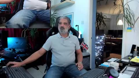 topalphaboss online show from October 25, 2025, 5:51 pm