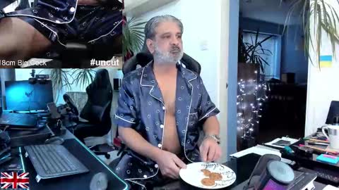 topalphaboss online show from December 2, 2025, 7:57 am