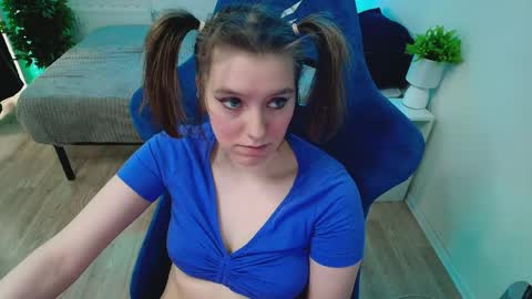 Snapshot of topcranberry chatting on May 2, 2026, 3:17 pm topcranberry online show from May 2, 2026, 3:17 pm