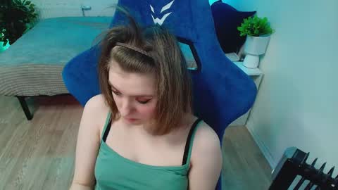 Snapshot of topcranberry chatting on May 10, 2026, 8:14 pm topcranberry online show from May 10, 2026, 8:14 pm