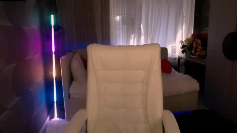 Snapshot of tori_blond chatting on April 1, 2026, 5:19 am tori_blond online show from April 1, 2026, 5:19 am