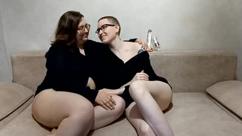 torikiss_ online show from June 10, 2026, 8:19 pm