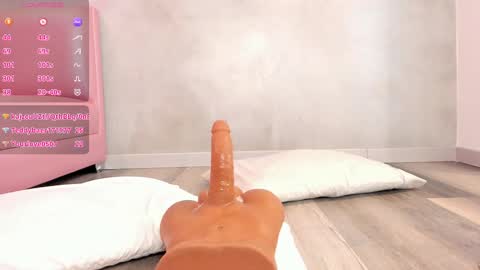 Snapshot of torimonroe_ chatting on February 21, 2025, 12:49 am Tori online show from February 21, 2025, 12:49 am